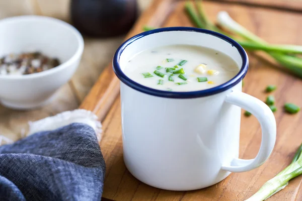 Sopa de salmão e compota de milho — Fotografia de Stock