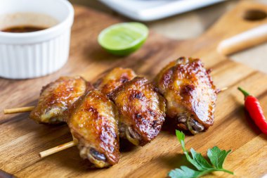 Chili soslu ızgara tavuk kanadı 