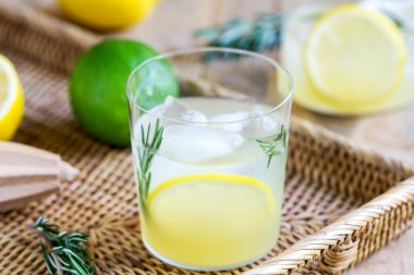 Rosemary ile limonata 