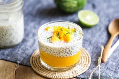 Chia mango puding ile