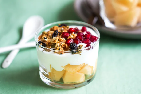 Granola with Greek yogurt and Cantaloupe — Stock Photo, Image