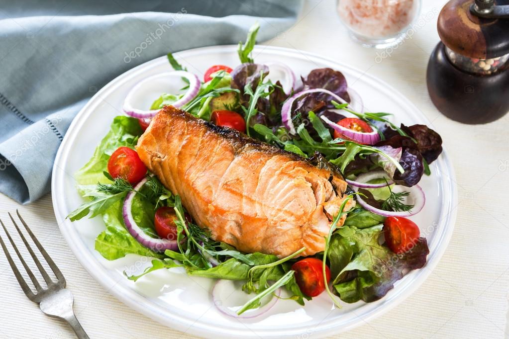 Salmon steak with salad