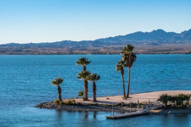 Arizona Havasu Gölü 'nde nefes kesici bir manzara.