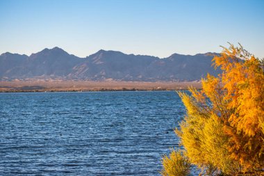 Arizona Havasu Gölü 'nde nefes kesici bir manzara.