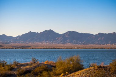 Arizona Havasu Gölü 'nde nefes kesici bir manzara.