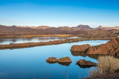 Parker Barajı Yolu, Arizona 'daki nehrin nefes kesici manzarası.