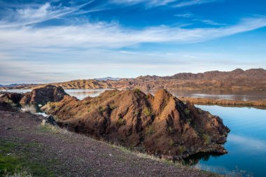 Parker Barajı Yolu, Arizona 'daki nehrin nefes kesici manzarası.