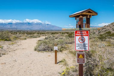 Palm Springs, CA, ABD - 11 Nisan 2020: Willis Palm Trailhead