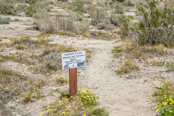 Palm Springs Usa Dubna 2020 Oznámení Provozní Době Parku — Stock fotografie