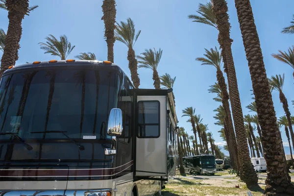 Palm Springs, CA, ABD - 18 Nisan 2020: Karavanımızın büyüleyici görüntüsünün tadını çıkarıyoruz