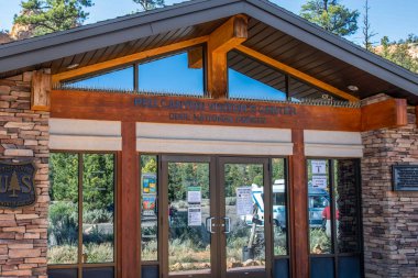 Dixie Ulusal Ormanı, UT, ABD - 24 Mayıs 2020: Koruma altındaki ormanın giriş noktasında bir karşılama tabelası