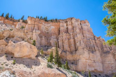 Bryce Canyon Ulusal Parkı, Utah 'ta Kızıl Kayalar' ın doğal bir kaya oluşumu.