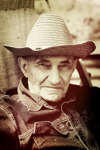 Senior man in straw hat — Stock Photo, Image