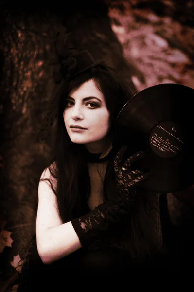 Mademoiselle in Bois de Boulogne Paris, Violinist girl in little black dress, girl with a vinyl record — Stock Photo, Image