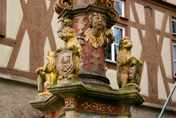 Německé Tauber, Německo, Bavorsko, staré město, fontána, zvířata, opice, antické sochy, město sochařství, umění, rarita — Stock fotografie