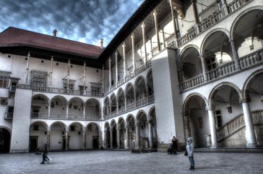 Krakow Polonya 22.11.2020 Wawel Kalesi 'ndeki kraliyet kalesi. Salgın sırasında Wawel.