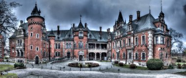 20 Aralık 2020 'de Pawniowice' deki Plawniowice Polonya ve Park Kompleksi. HDR sistemi.