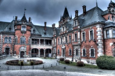 20 Aralık 2020 'de Pawniowice' deki Plawniowice Polonya ve Park Kompleksi. HDR sistemi.