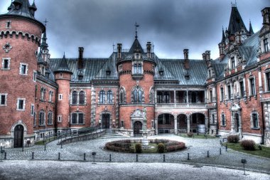 20 Aralık 2020 'de Pawniowice' deki Plawniowice Polonya ve Park Kompleksi. HDR sistemi.