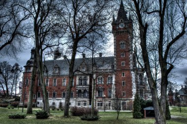 20 Aralık 2020 'de Pawniowice' deki Plawniowice Polonya ve Park Kompleksi. HDR sistemi.