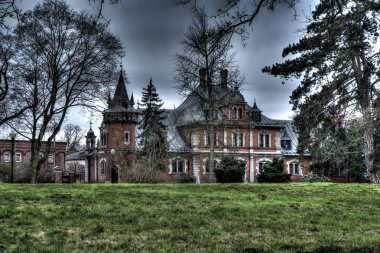 20 Aralık 2020 'de Pawniowice' deki Plawniowice Polonya ve Park Kompleksi. HDR sistemi.