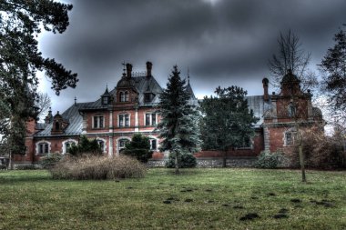 20 Aralık 2020 'de Pawniowice' deki Plawniowice Polonya ve Park Kompleksi. HDR sistemi.