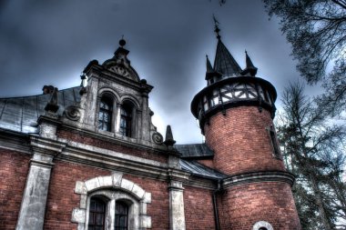 20 Aralık 2020 'de Pawniowice' deki Plawniowice Polonya ve Park Kompleksi. HDR sistemi.