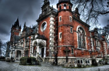 20 Aralık 2020 'de Pawniowice' deki Plawniowice Polonya ve Park Kompleksi. HDR sistemi.