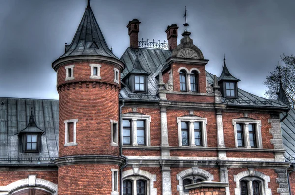 20 Aralık 2020 'de Pawniowice' deki Plawniowice Polonya ve Park Kompleksi. HDR sistemi.