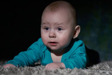 Bebek fotoğrafı, beş aylık erkek bebek.