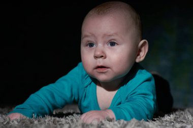 Bebek fotoğrafı, beş aylık erkek bebek.