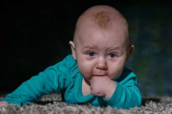 Bebek fotoğrafı, beş aylık erkek bebek.