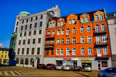 Zabrze Silezya Polonya 28 Şubat 2021 Zabrze şehir merkezi. Pazar meydanı, tren istasyonunun çevresi..