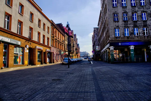Zabrze Silezya Polonya 28 Şubat 2021 Zabrze şehir merkezi. Pazar meydanı, tren istasyonunun çevresi..