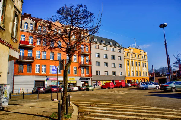Zabrze Silezya Polonya 28 Şubat 2021 Zabrze şehir merkezi. Pazar meydanı, tren istasyonunun çevresi..