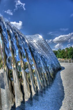 Wroclaw, Polonya, Ağustos 2021. Eski tarihi binaların ünlü Wroclaw cepheleri, Avrupa Pazar Meydanı 'ndaki (Rynek) kiralık evler, Breslau