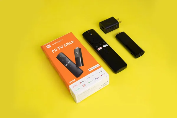 Ein Hdmi Stick Mit Android Mit Ladegerät Fernbedienung Micro Usb — Stockfoto