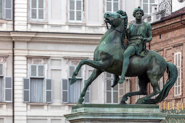 宝隆青铜骑马雕像 — 图库照片