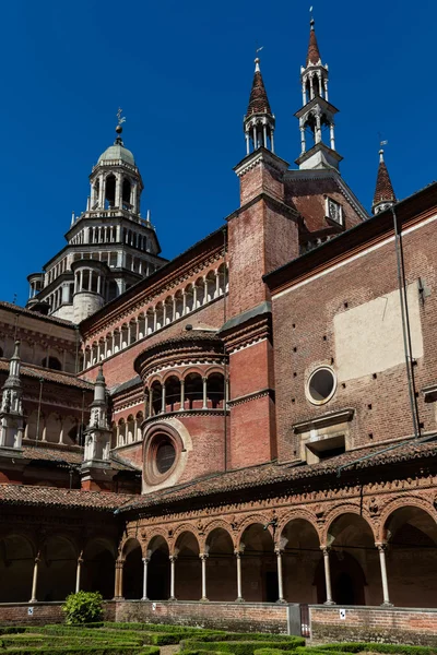 체 르 토사 디 파 비아 수도원, 이탈리아의 작은 회랑 — 스톡 사진