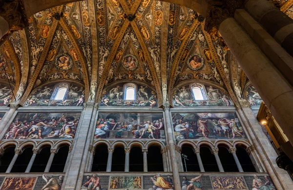 Interiören i Parma domkyrka — Stockfoto