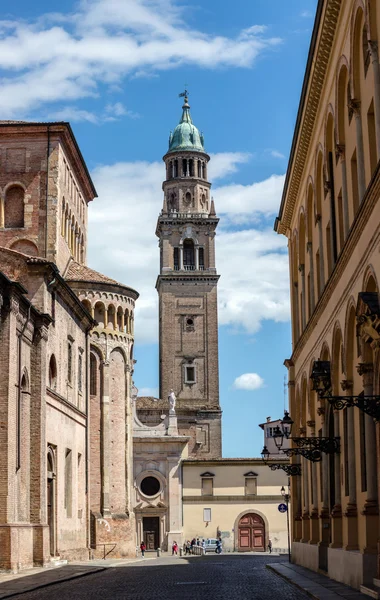 Klocktornet i kyrkan San Giovanni Evangelista — Stockfoto