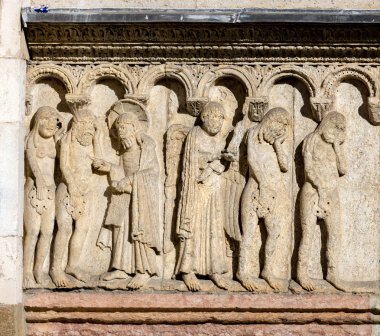 Modena Katedrali cephesinde Yaratılış ve Düşüş