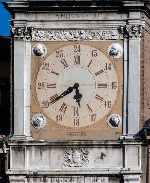 Torre della Orologio üzerinde saat — Stok fotoğraf