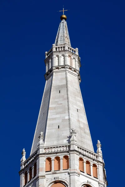 Klokkentoren van de kathedraal van Modena — Stockfoto