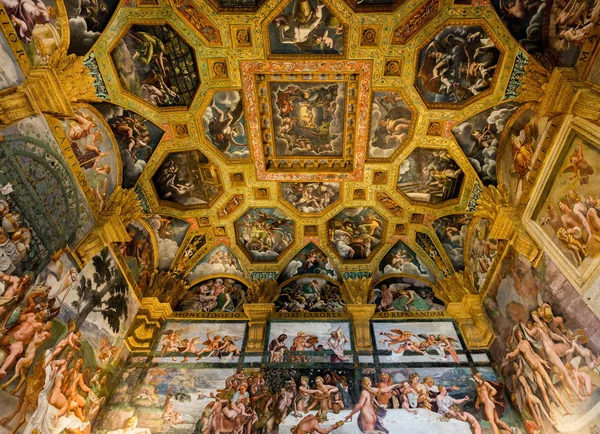 Stropní fresky Palazzo te v Mantua — Stock fotografie