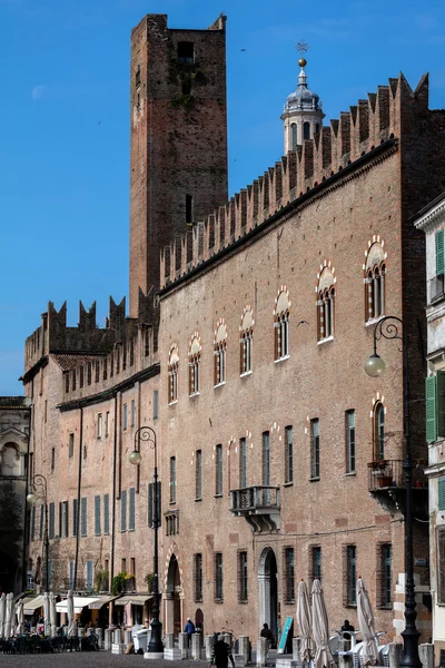 Palazzo bonacolsi in mantua, italien — Stockfoto