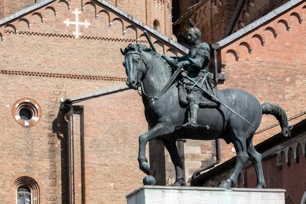 Pomnik jeździectwa weneckiego generała Gattamelaty w Padwie, — Zdjęcie stockowe