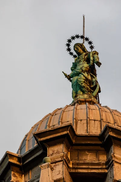 Estátua da Virgem Maria, Igreja de Santa Maria della Saudação, Veni — Fotografia de Stock