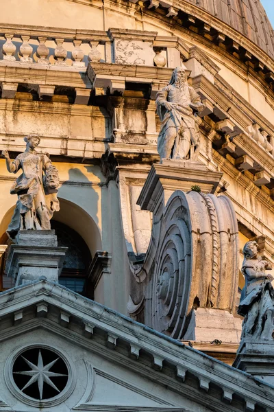 Fasáda kostela Santa Maria della Salute v Benátkách — Stock fotografie