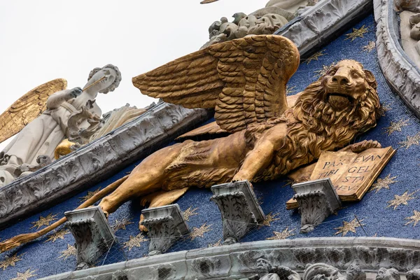 Winged golden lion of St Mark — Stock fotografie